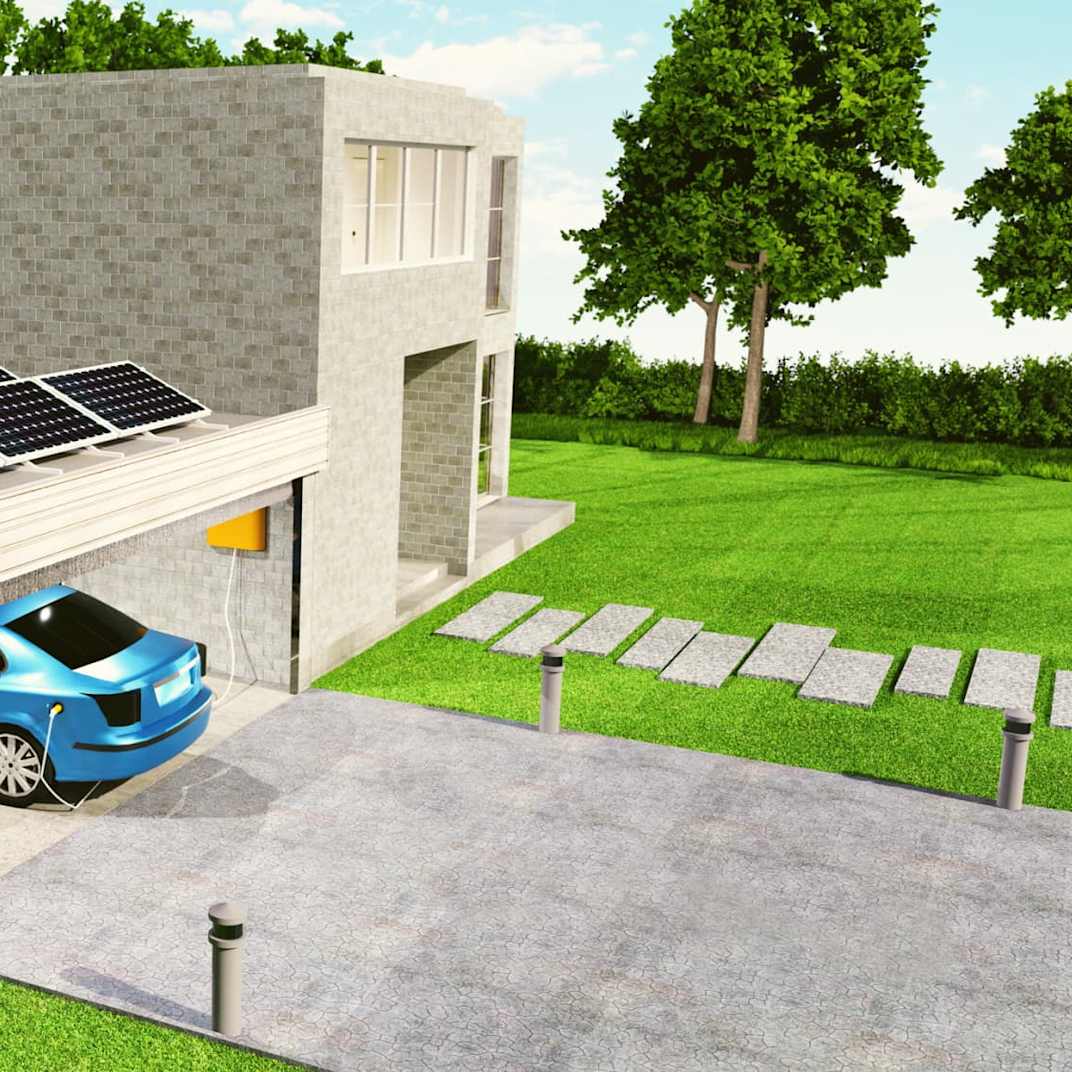 Elektroauto in der Garage mit PV-Anlage auf dem Dach