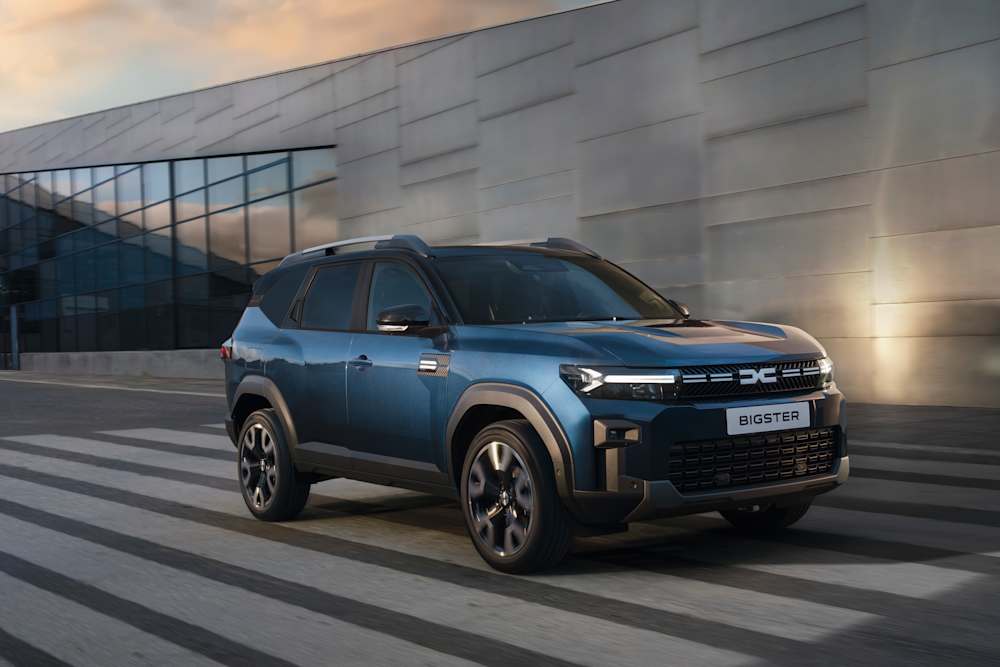 Dacia Bigster SUV in blau Frontansicht