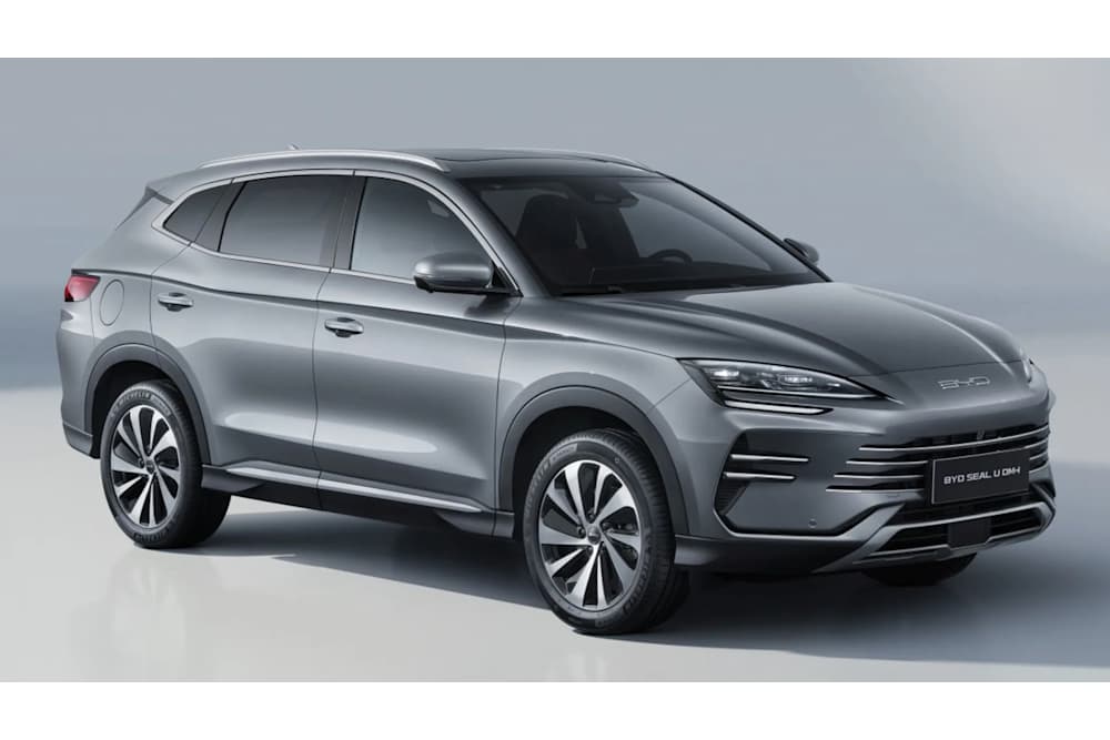 BYD Seal U DM-I Ansicht von Vorne mit schräger Position
