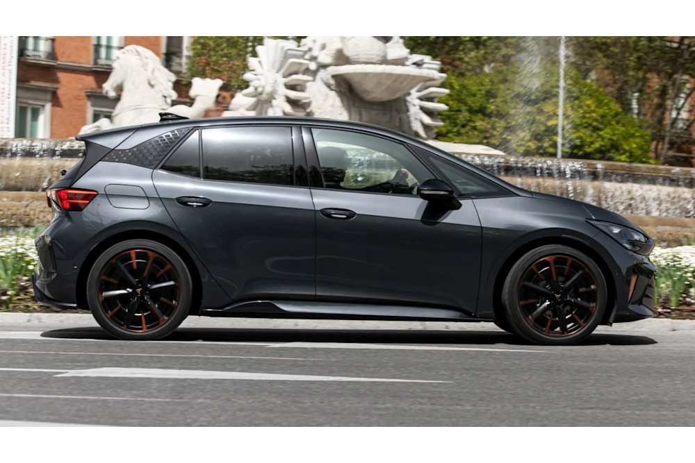 Cupra Born Ansicht von der Seite