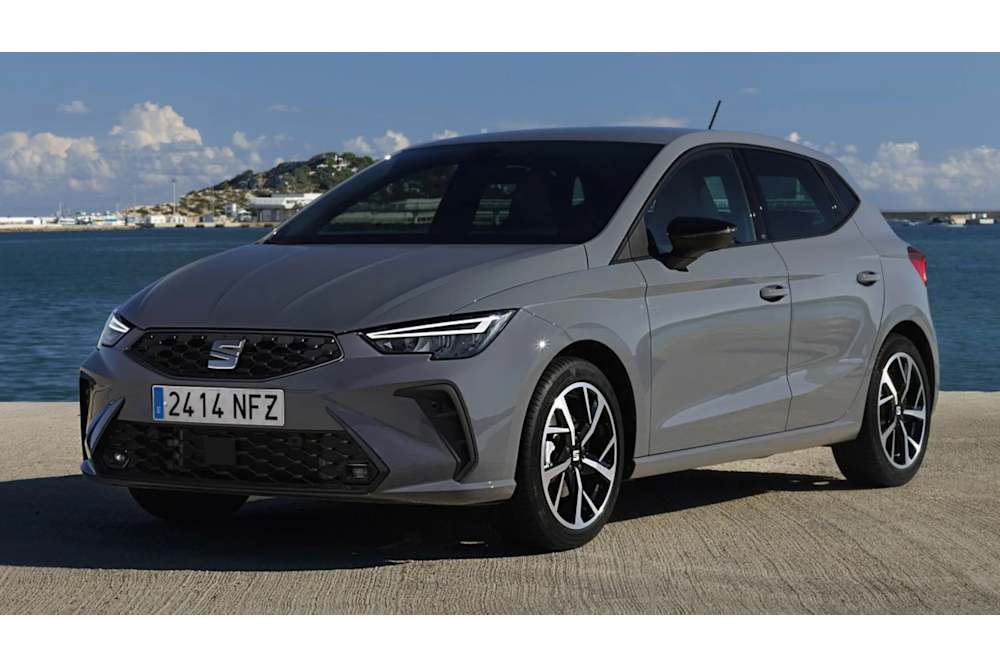Seat Ibiza Ansicht von der Seite an der Küste