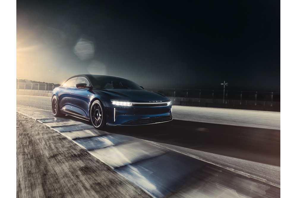 lucid-air-sapphire-fahrzeug