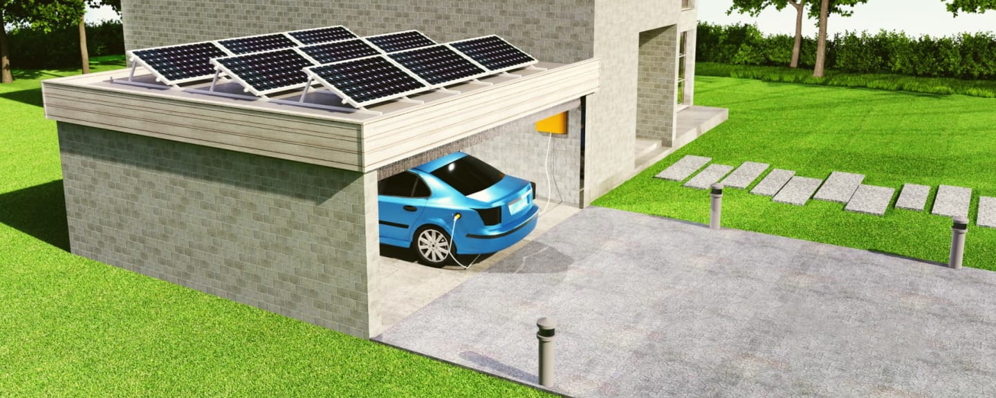 Elektroauto in der Garage mit PV-Anlage auf dem Dach