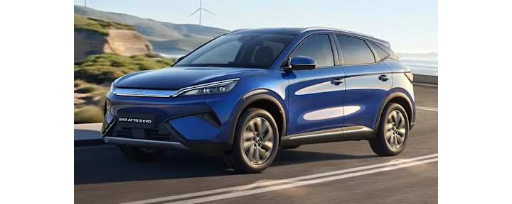 BYD Atto 3 Unterwegs außerhalb der Stadt