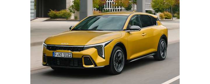 Der neue Kia K4 unterwegs auf der Straße