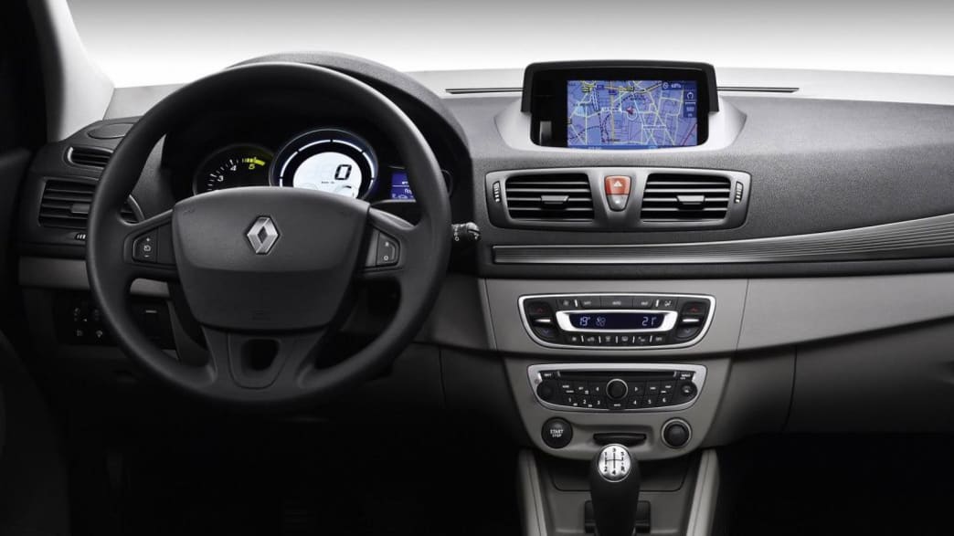Лучшие авто до $10 000 в Украине: как выбрать надежный автомобиль 15 https://assets.adac.de/image/upload/ar_16%3A9%2Cc_fill%2Cf_auto%2Cg_auto%2Cq_auto%3Aeco%2Cw_1044/v1/Autodatenbank/Fahrzeugbilder/im01990-4-renault-megane.jpeg