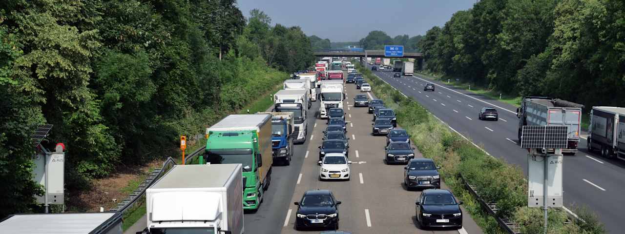 Stau NRW Autobahn Sommer