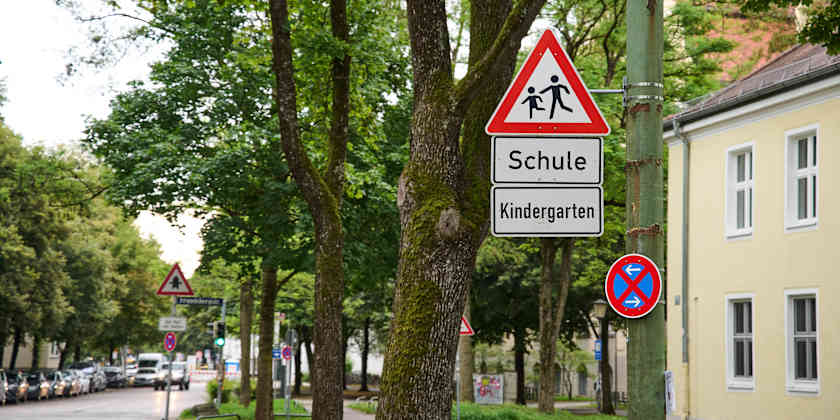 Gerade in der Nähe von Schulen ist für Autofahrer ab dem 16. September wieder höchste Vorsicht geboten.