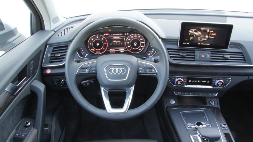 Cockpit eines Audi Q5