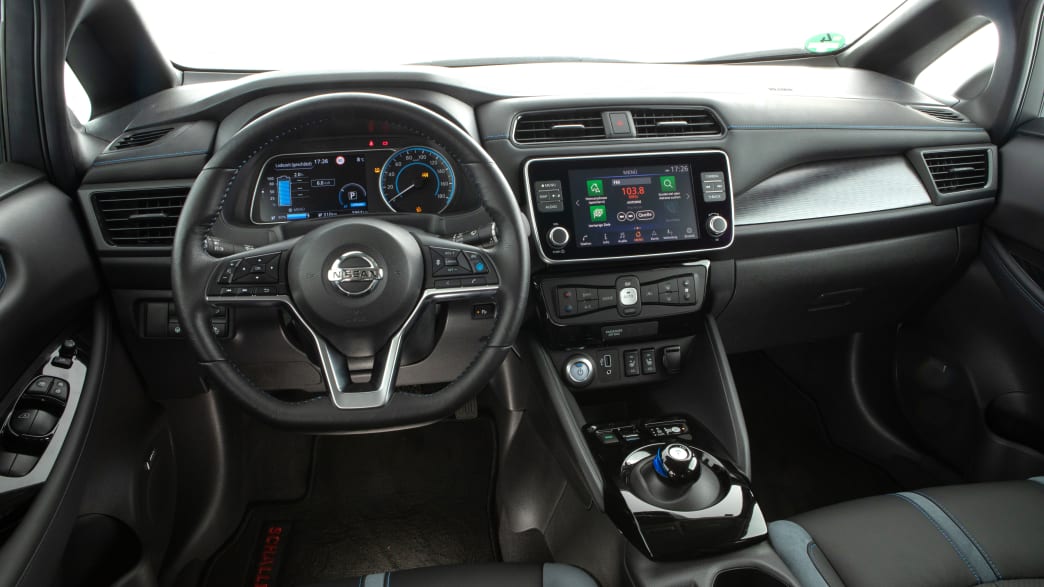 Cockpit des Nissan Leaf