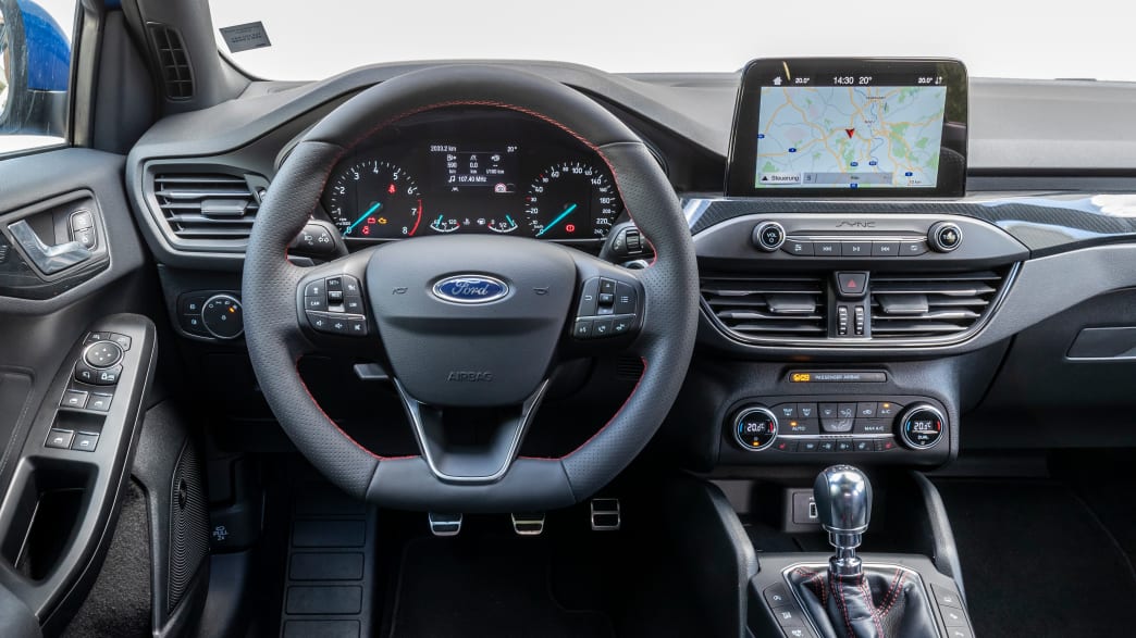 Cockpit eines Ford Focus