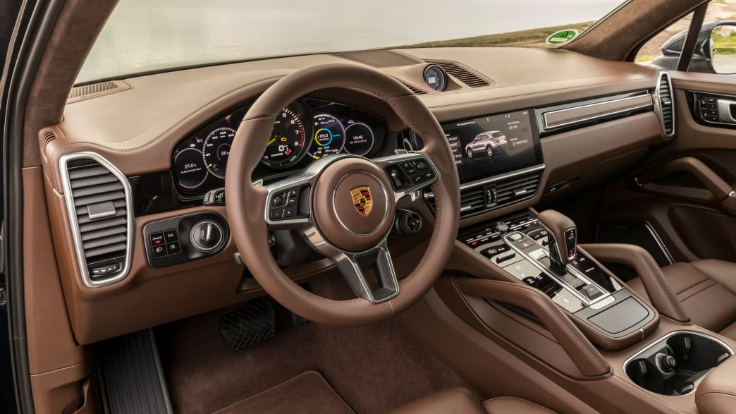 Cockpit eines Porsche Cayenne E-Hybrid