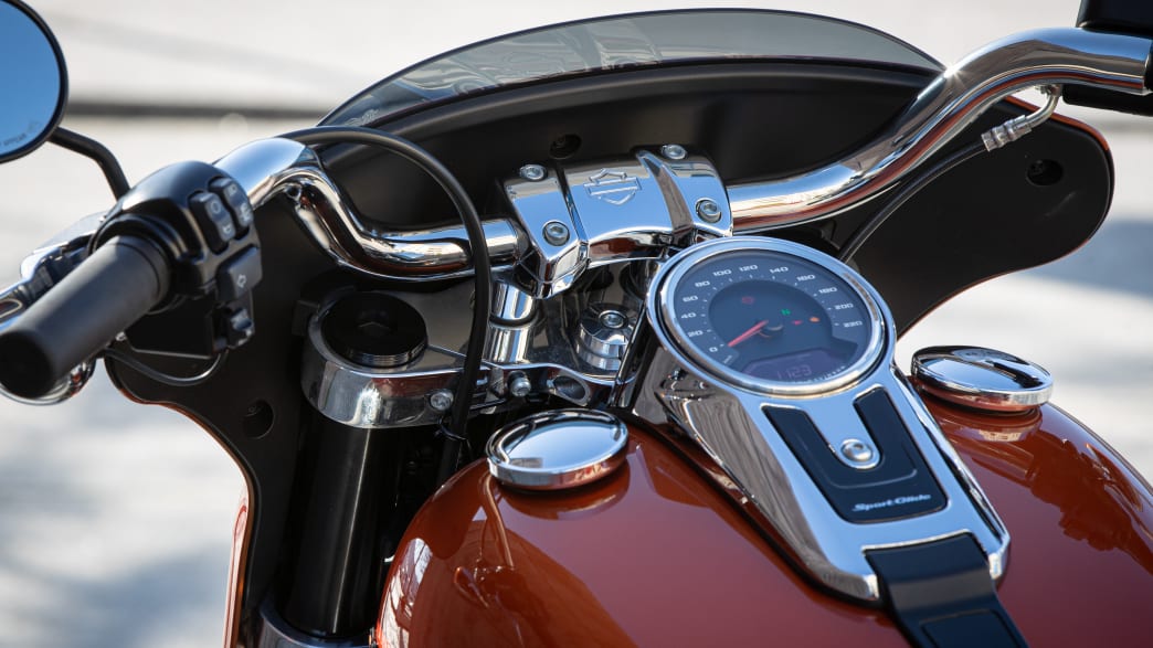 Das Vorderteil einer Harley Davidson Sport Glide