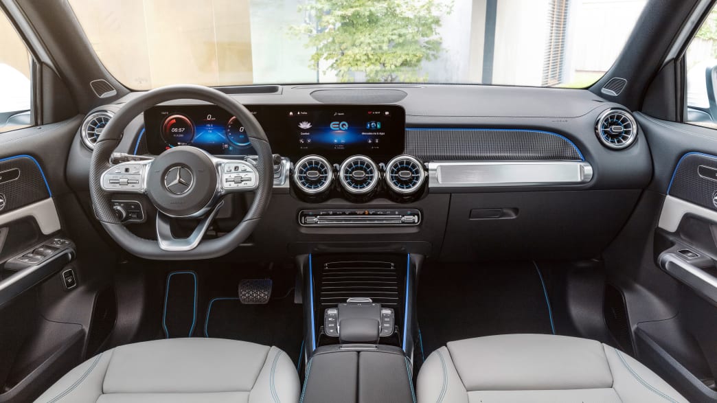 Cockpit eines Mercedes EQB