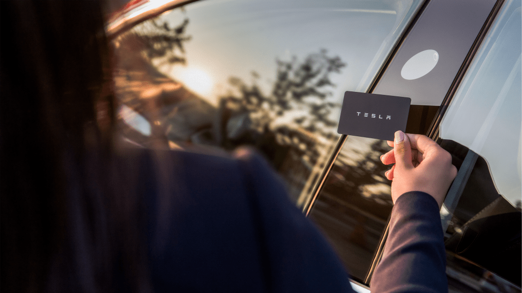 Tesla Model 3 wird mit Keycard geöffnet