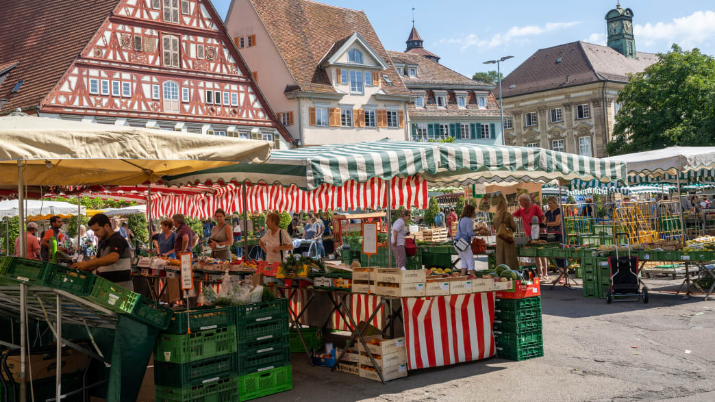 Wochenmarkt auf dem Marktplatz von Esslingen