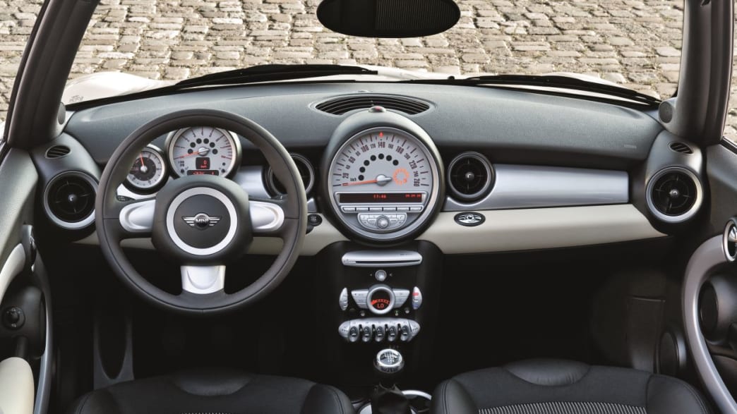 MINI Cabrio Cooper S Automatic (03/10 - 08/10) 5