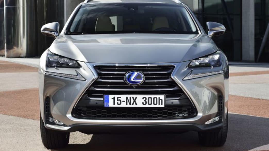 Lexus Nx 300h Executive E Four Automatik 10 14 11 17 Technische Daten Bilder Preise Adac