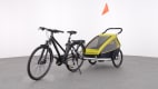Produktabbildung eines Fahrrades mit schwarz gelben Anhänger
