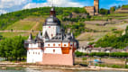 Blick auf die Burg Pflazgrafenstein auf der Rheininsel Falkenau