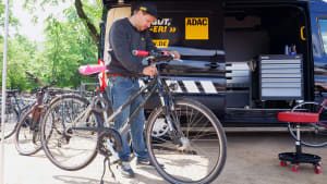 Der ADAC Nordrhein gibt Tipps bei einer Fahrradpanne