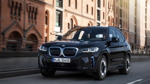 Ein Facelift des Elektroautos BMW IX3 wird vorgestellt