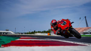 Die Ducati Panigale V4S rot