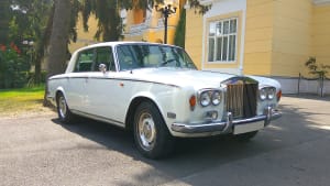 Frond und Seitenansicht eines Rolls Royce Silver Shadow