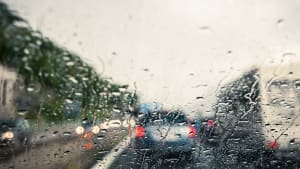 starker Regen auf der Autobahn