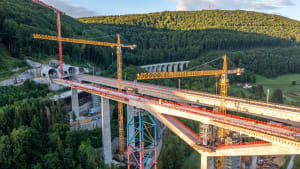 Bauarbeiten an der Filstalbrücke über der A8