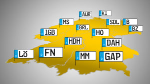 Kfz-Kennzeichen auf einer Deutschlandkarte