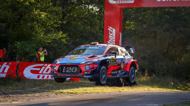 Thierry Neuvielle fährt bei der Rallye Deutschland
