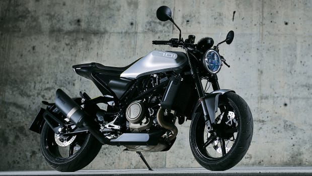 Husqvarna Vitpilen 701 stehend von der Seite