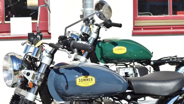 Nahaufnahme Lenker Sommer 516 Motorrad