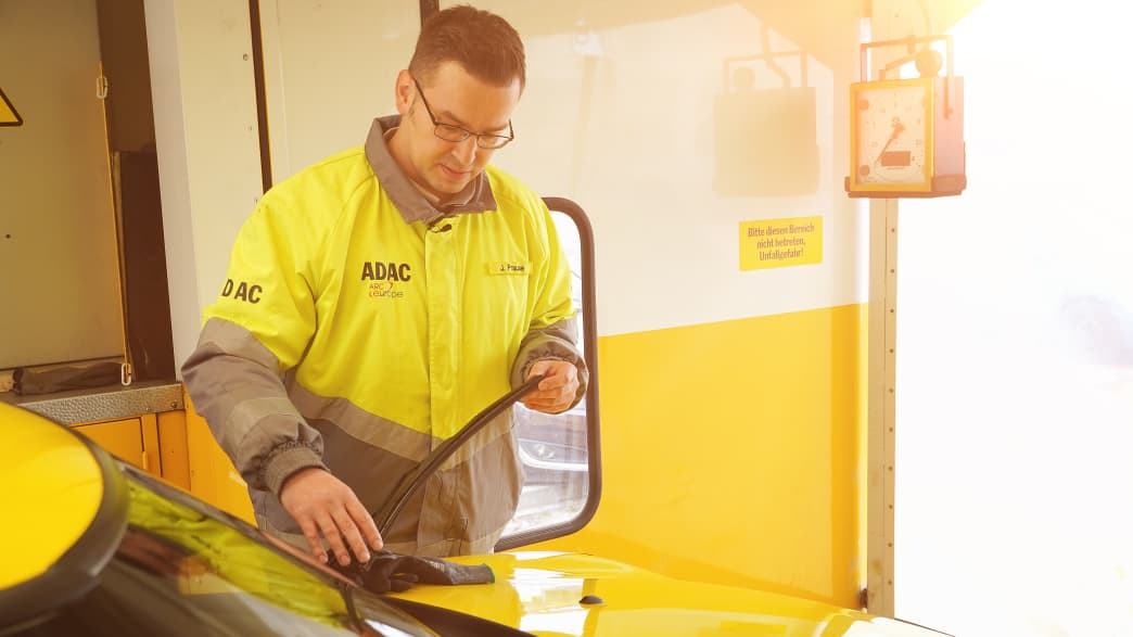 Mobiler Fahrzeugcheck: Bei einem Besuch unserer ADAC Prüfmobile in Berlin und Brandenburg können Sie Ihr Auto ohne Termin durchchecken lassen