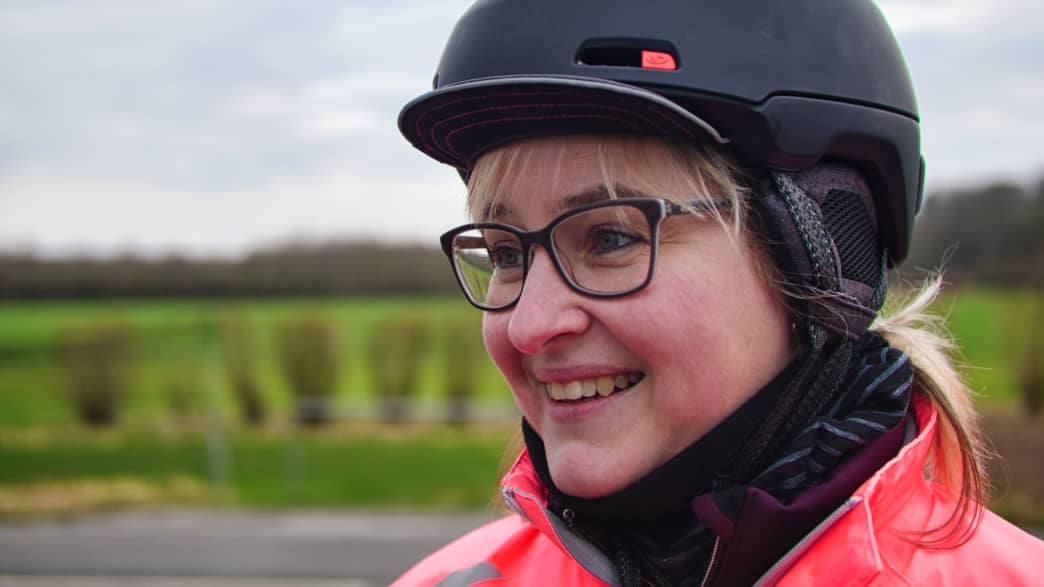 Radfahrerin Anke Preuss auf ihrem Heimweg von Bochum nach Essen
