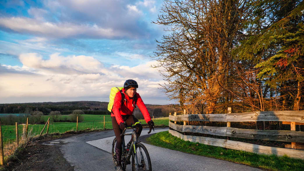 Radfahrer Matthes Heise auf seinem täglichen Arbeitsweg bei Rheinbach in der Voreifel