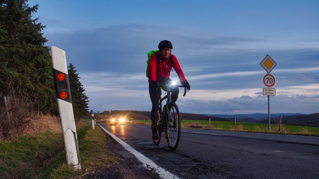 Radfahrer Matthes Heise auf seinem täglichen Arbeitsweg bei Rheinbach in der Voreifel
