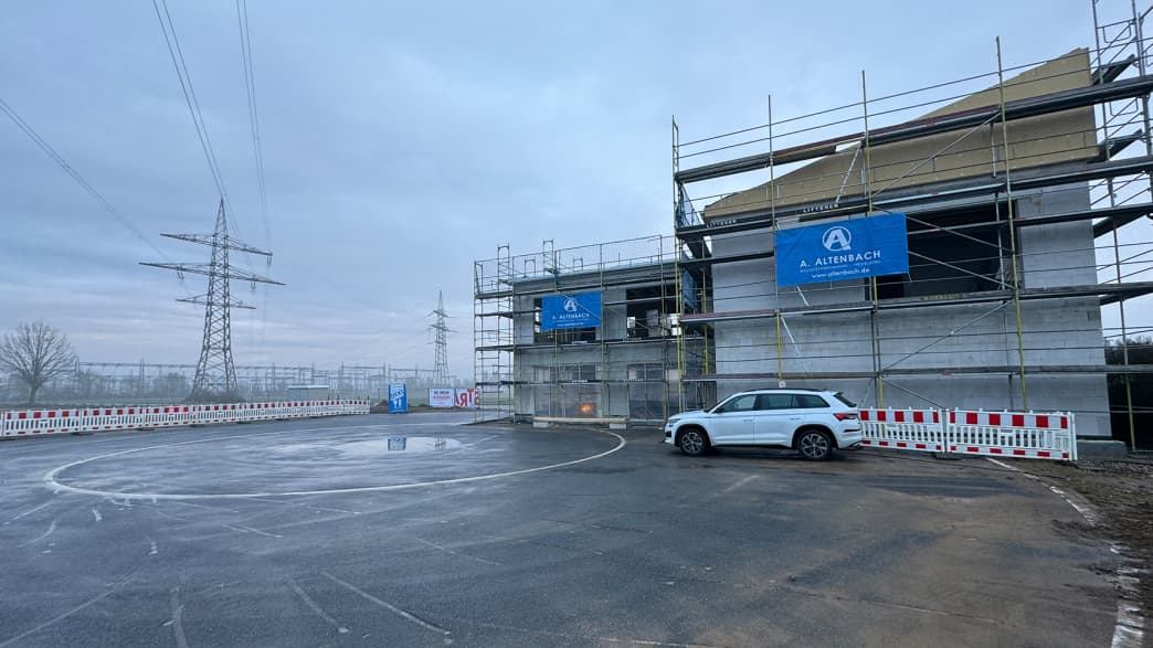 Richtfest am neuen Schulungsgebäude des ADAC Nordbaden in Heidelberg. Die ADAC Fahrsicherheitsanlage in Heidelberg wird modernisiert. Insgesamt investiert der Club rund sieben Millionen Euro.