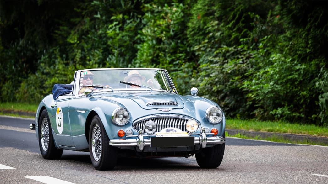 Austin Healey 3000 BJ, Baujahr 1964: Ein klassischer britischer Roadster in Blau, der mit seiner eleganten Linienführung und sportlichen Leistung begeistert.