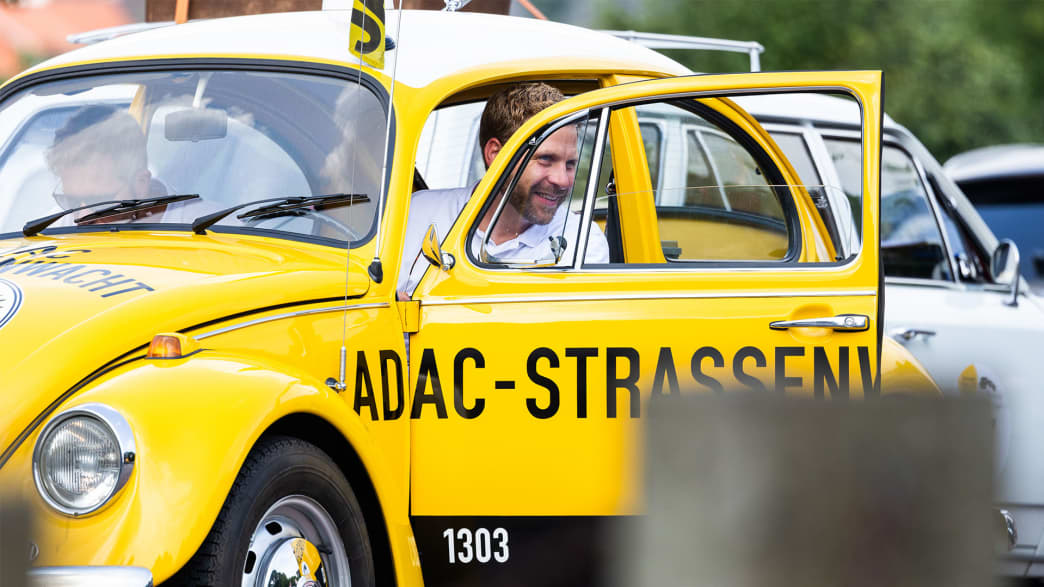 Der historische Straßenwacht-Käfer des ADAC Mittelrhein e.V., gefahren von Christian Schmidt, Leiter der Abteilung Mobilität und Umwelt.