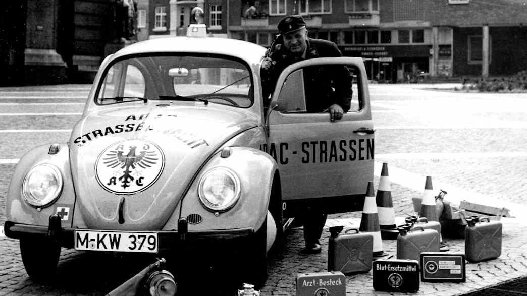 Der erste Funkwagen der ADAC Straßenwacht 1963