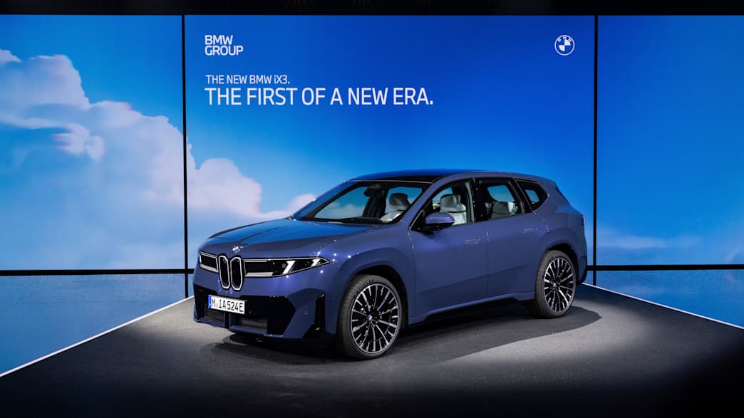 Der vollelektrische iX3 ist das erste Serienfahrzeug der sogenannten Neuen Klasse von BMW.