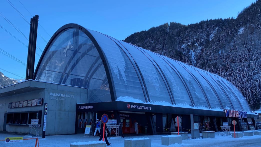 Ankunft am Neubau der Talstation Valisera-Seilbahn in St. Gallenkirch/Montafon.