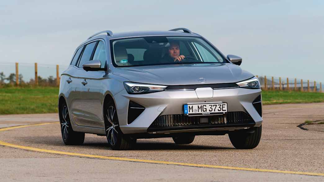 Front und Seitenansicht eines fahrenden MG5