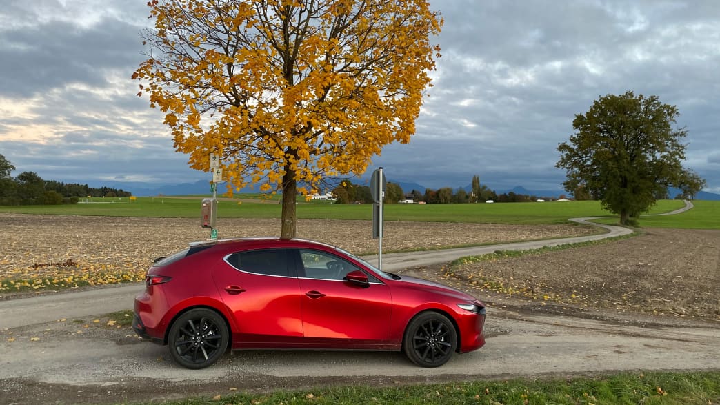 Mazda 3 im Herbst
