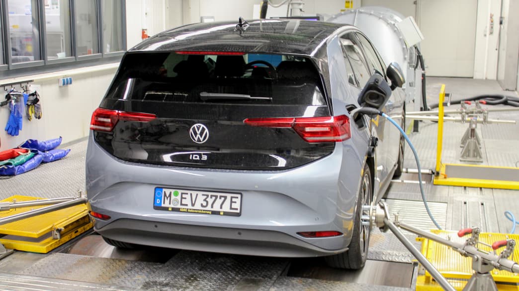 Der VW ID 3 im Prüfungszentrum des ADAC