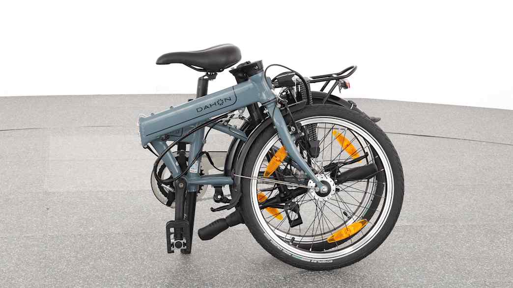 Das Klapprad von Dahon eingeklappt fotografiert