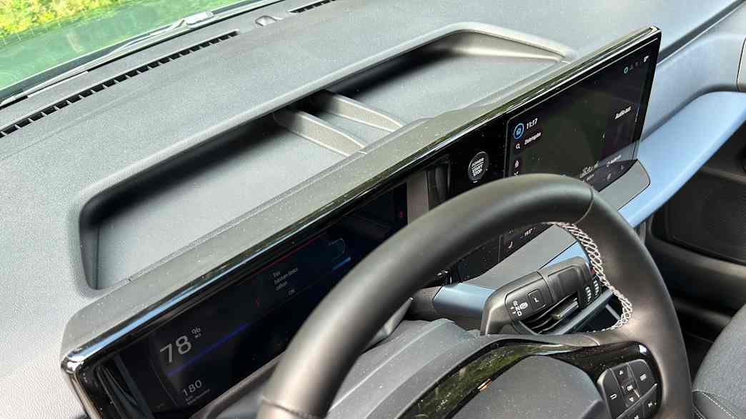Detailaufnahme der Armatur im Cockpit des Ford Tourneo E-Courier.