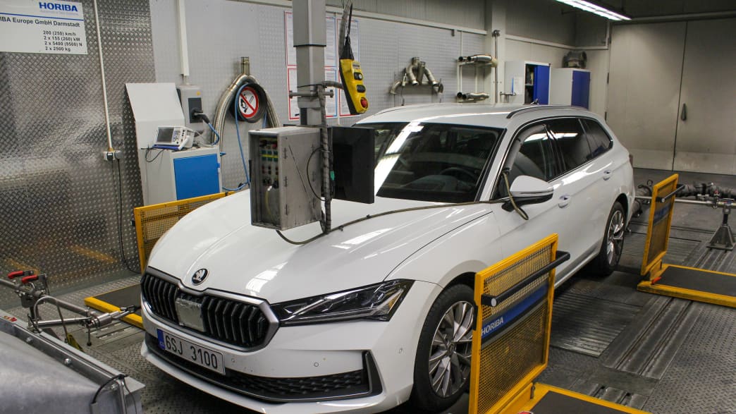 Der Skoda Superb Combi TDI auf dem ADAC Prüfstand